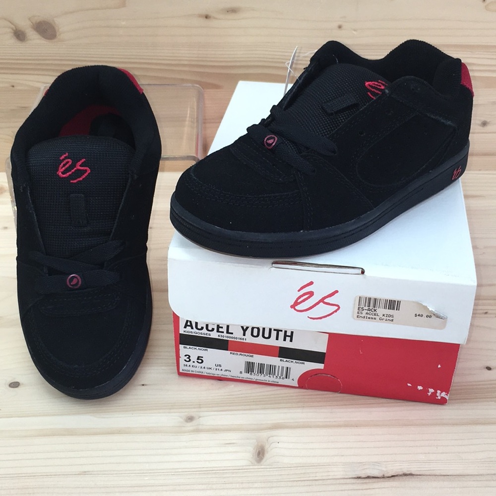 ES Accel Youth Size 3.5 Black/Red Skate Shoes NIB